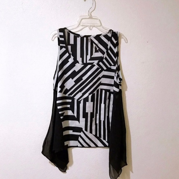 Black & White Pattern Gothic Top 🔲🤍🦇🥀 - Picture 2 of 3